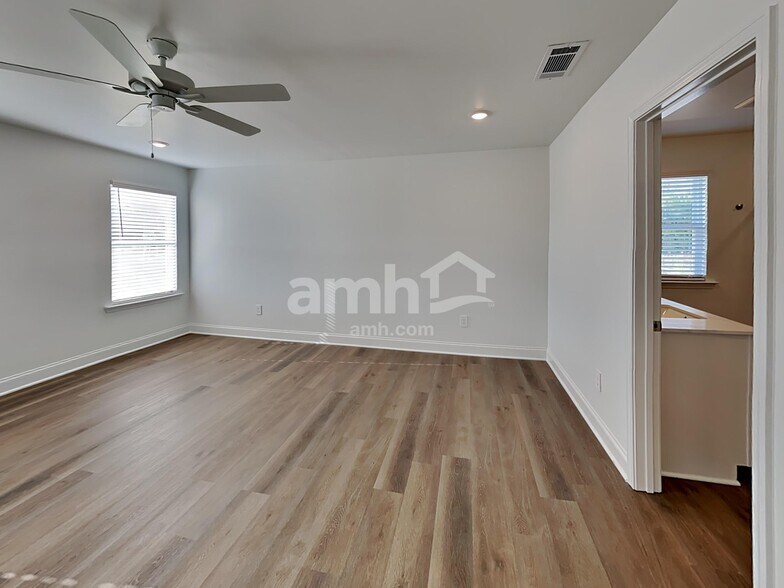 Building Photo - 322 Golucke Wy