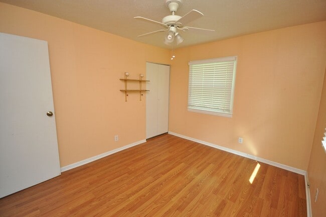 Building Photo - Cozy Calvert City Home
