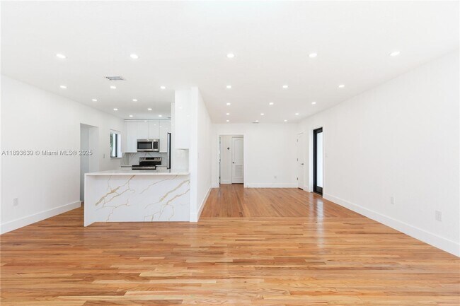 Building Photo - 6731 SW 33rd St