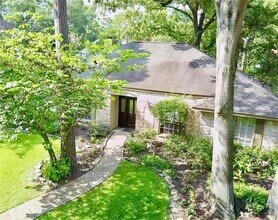 Building Photo - 11710 Glenway Dr