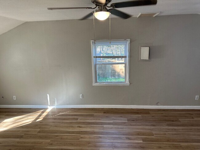 Building Photo - Beautiful House for Rent