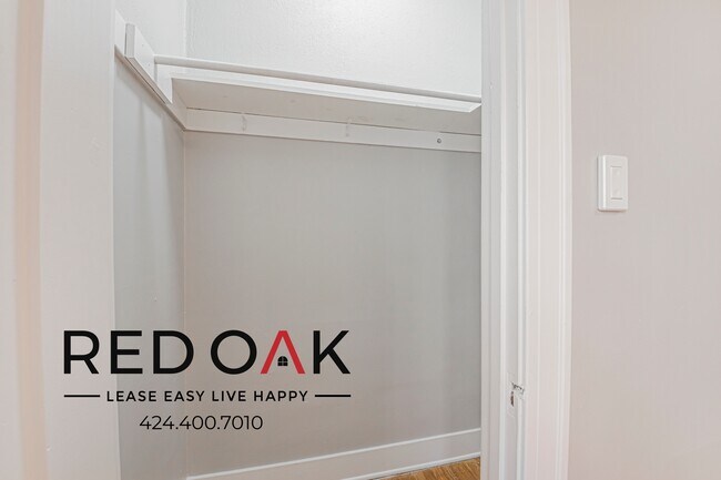 Building Photo - 149 S Sycamore Ave