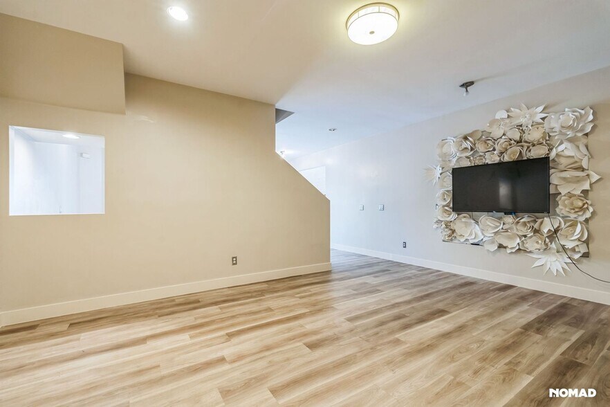 Building Photo - 7853 N 21st Ave