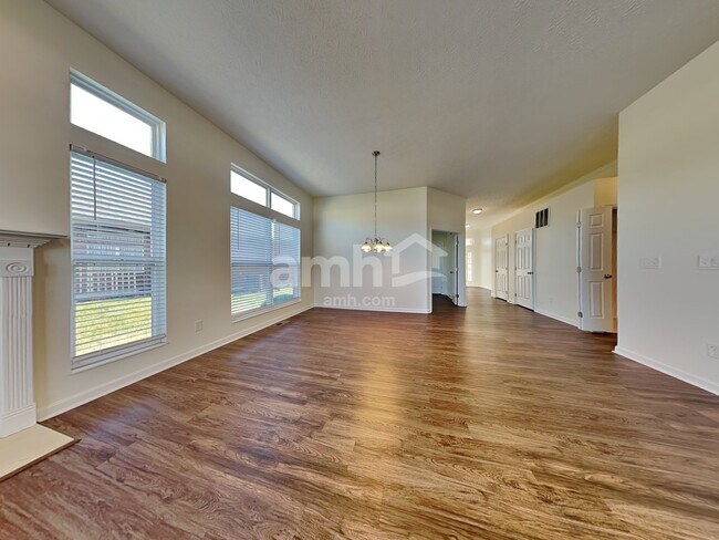 Building Photo - 2816 Fairways Drive