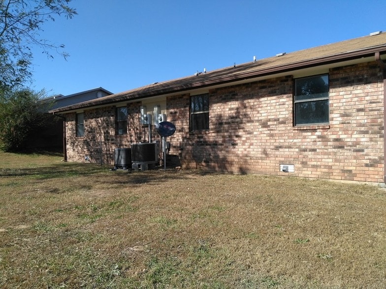 Backyard - 1606 Campus Dr