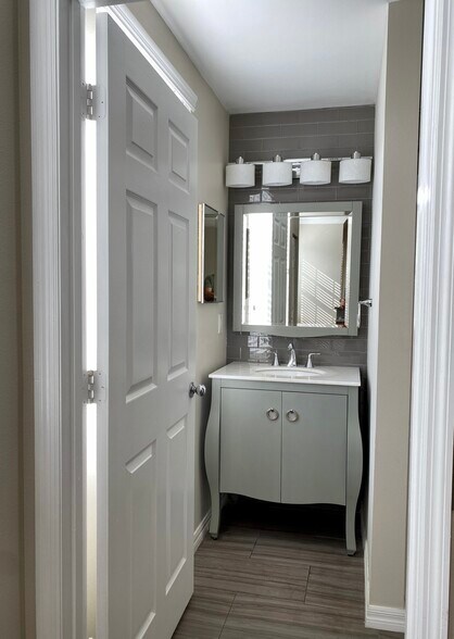 Bath - 5510 Bentgrass Dr