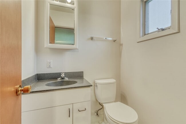 Building Photo - 241 Willowcrest Dr