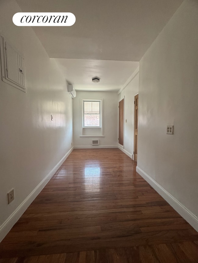 Primary Photo - 741 Crown St