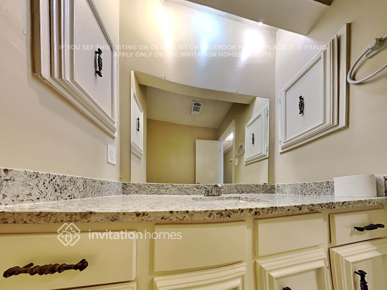 Building Photo - 22610 Meadowgate Dr