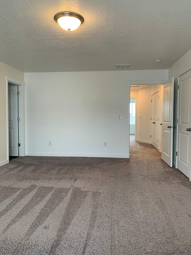 Master bedroom - 14937 S Messi St