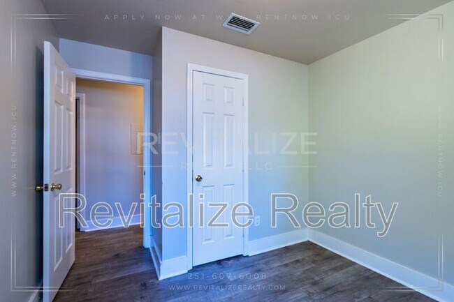 Building Photo - 1746 Cody Rd N