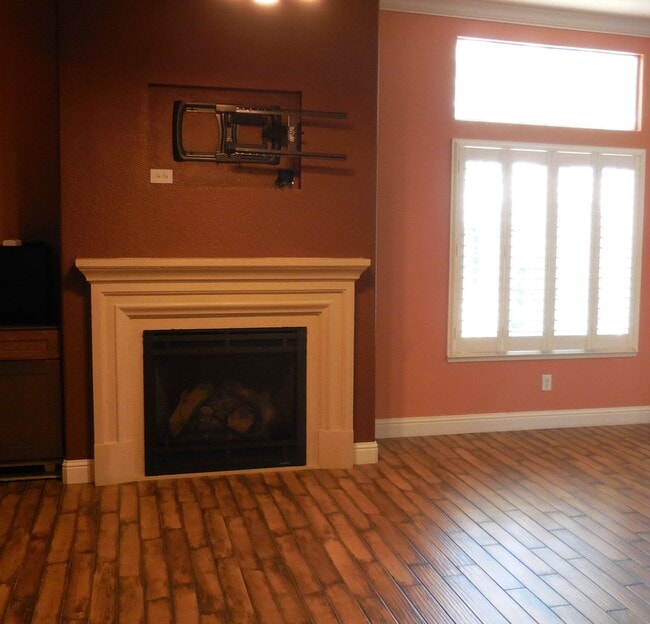 Building Photo - Spacious Single Story Home in Springlake!
