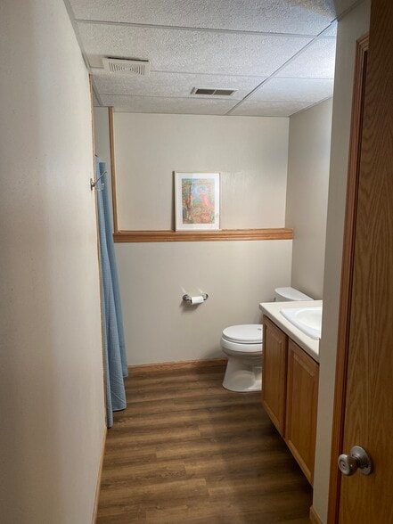 Building Photo - 619 Wellington Dr