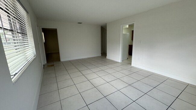 Building Photo - 840 S 63rd Ave