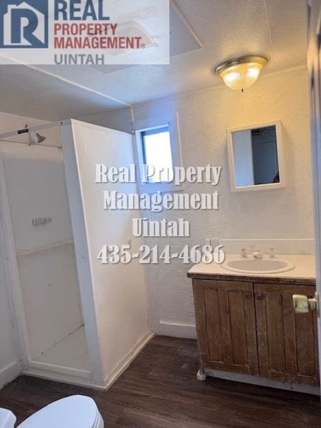 Building Photo - Cute 2 Bedroom, 1 Bathroom Trailer Home. S...