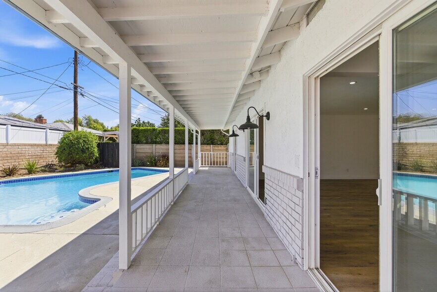 Building Photo - 16257 Los Alimos St