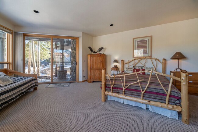 Building Photo - Attached garage! Beautiful views! Heart of...