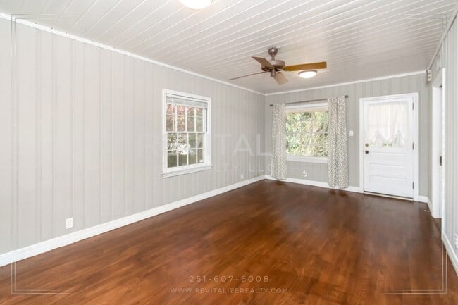 Building Photo - Charming Brick Ranch with Modern Comforts in Mobile!