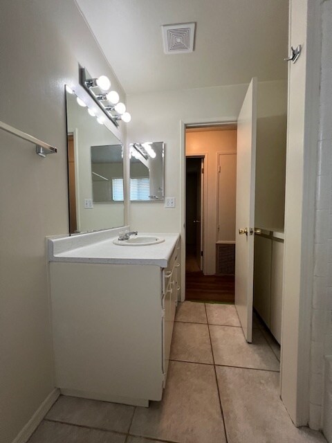 Building Photo - 39 Santos Way