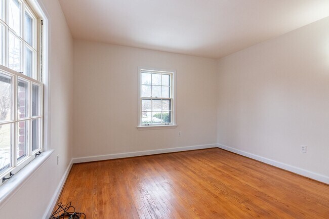Building Photo - 611 Montgomery St