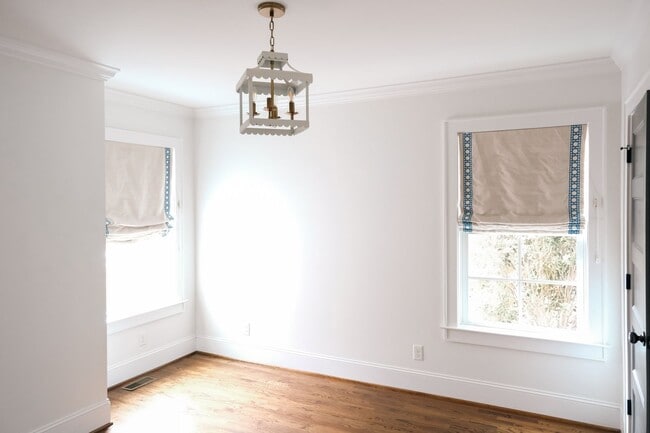 Building Photo - Luxury 4br/3.5ba house