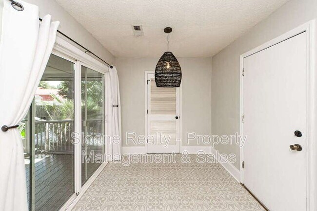 Building Photo - 1326 Battery Stevens Ct