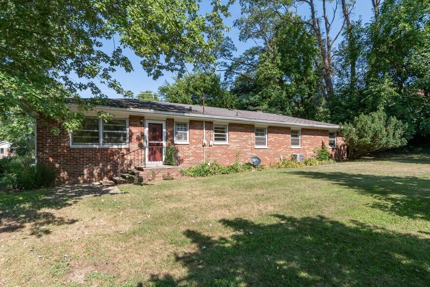 Building Photo - 2003 Lakeshore Dr