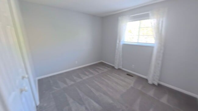 Building Photo - Beautiful Lindon Home