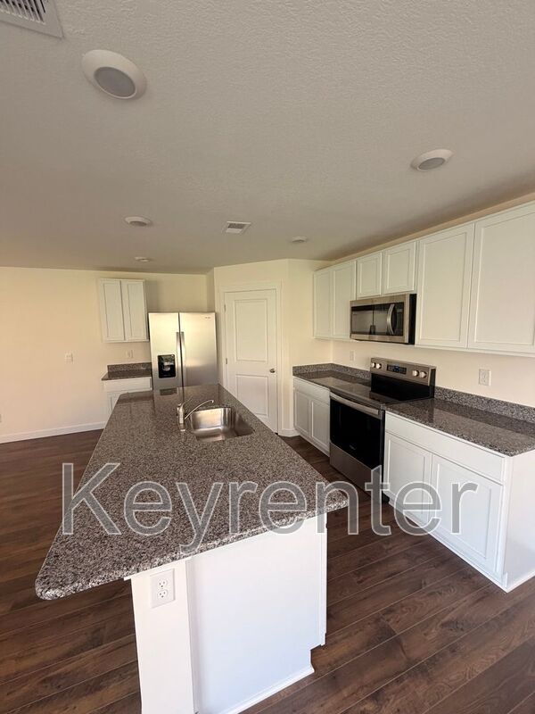 Building Photo - 7033 Randleman Dr