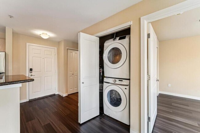 Building Photo - 1 bedroom in Seattle WA 98104