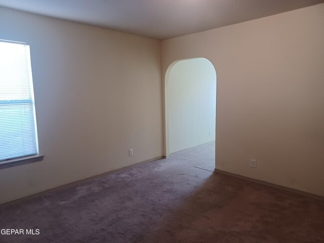 Building Photo - 2300 Honey Dew St