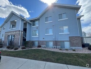 Building Photo - 1559 Riverside Ave