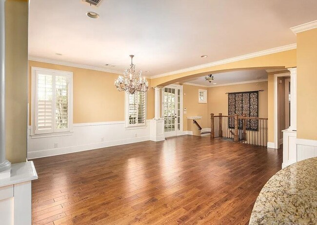 Building Photo - 1111 Regency Dr