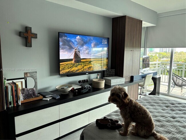 Building Photo - 2021 SW 3rd Ave