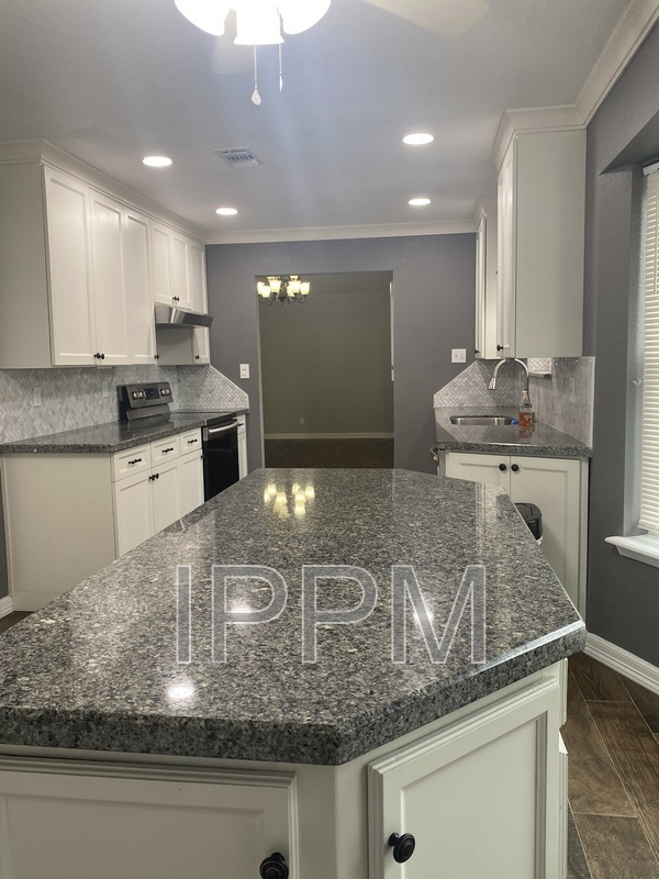 Building Photo - 609 Inverary Dr