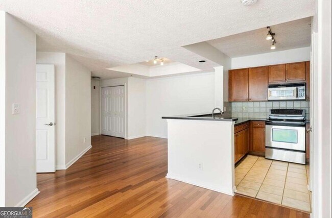 Building Photo - 1250 Parkwood Cir SE