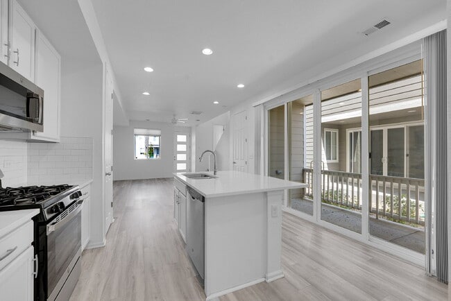 Building Photo - $2,395.00 - $500 OFF First Months' Rent - 3 Bedrooms, 3 Bathrooms, Single Family Home in Commerce...