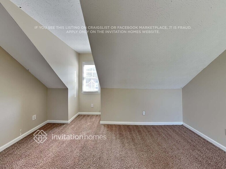 Building Photo - 3925 Riversong Dr NW