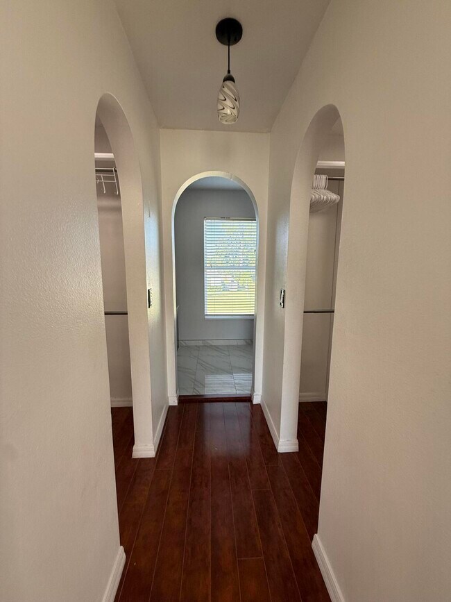 Building Photo - 1925 SW Libra Ln