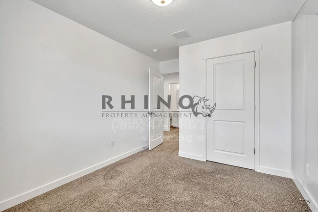 Building Photo - 880 N Herman Dr