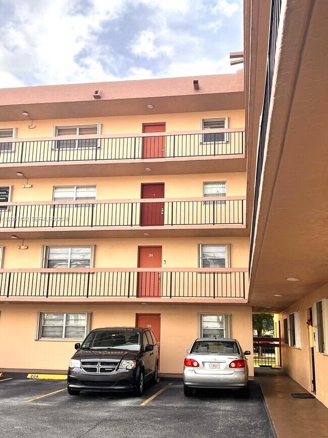Building Photo - 401 NW 72nd Ave