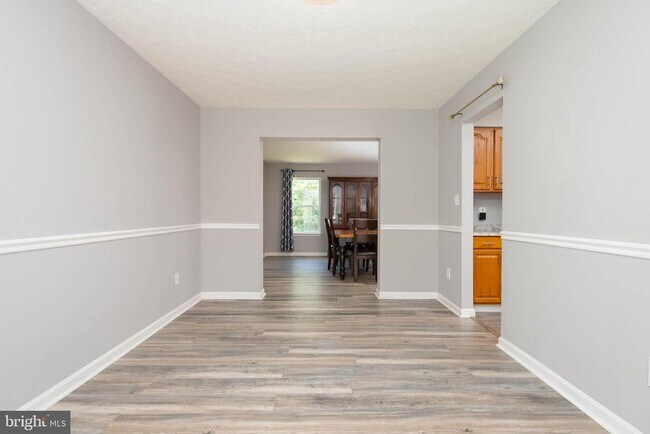Building Photo - 11 Poplar Grove Ave