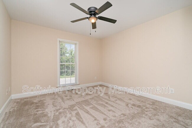 Building Photo - 1803 Red Bird Cir SE