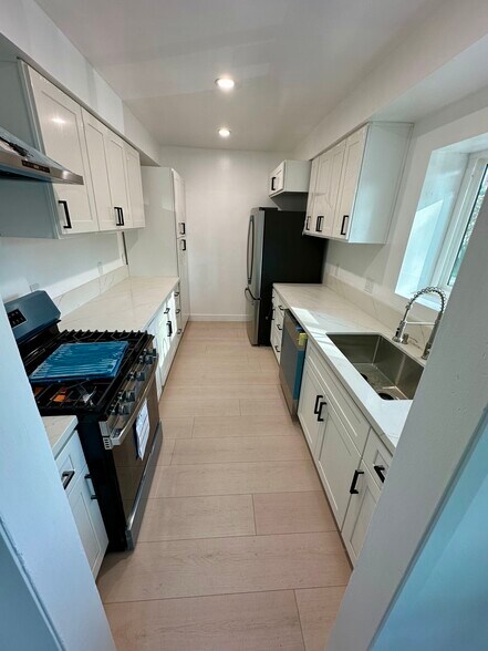 Building Photo - 4123 Edenhurst Ave