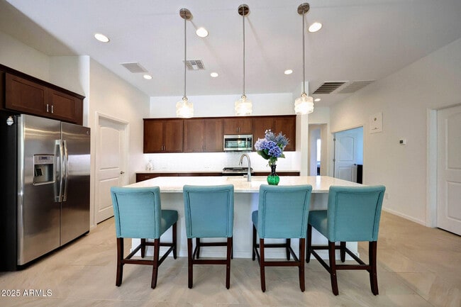 Building Photo - 16907 W Holly St