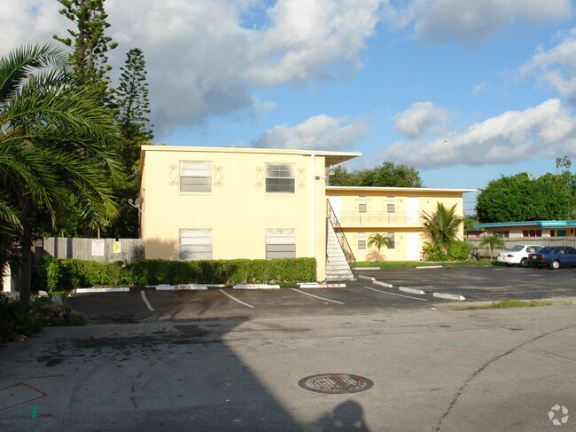 Building Photo - 1015 NE 17 AVE