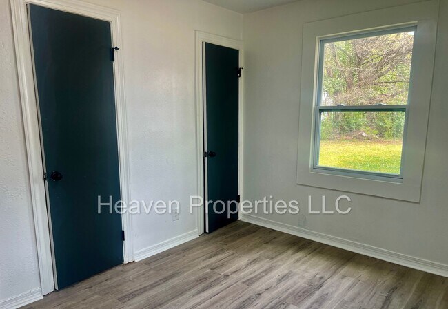 Building Photo - 2531 Crispin Ave