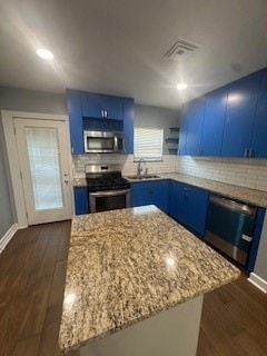 Building Photo - 2747 Poinsettia Dr