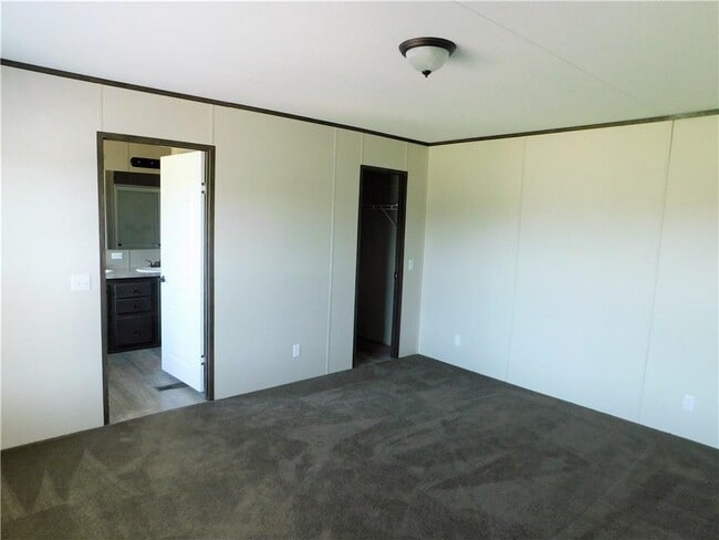 Building Photo - 702 Paint Creek Rd