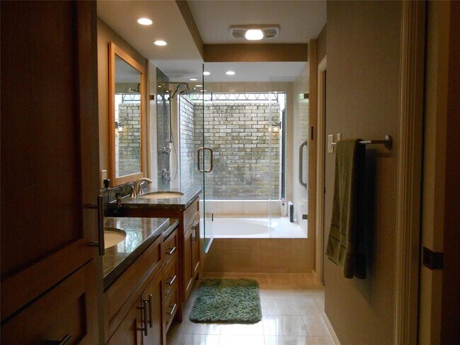 Building Photo - 9588 Doliver Dr